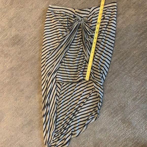 High-Low grey jersey mini skirt with stripes - Picture 2 of 5